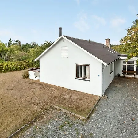 Sylvie - 1-5km From The Sea By Interhome