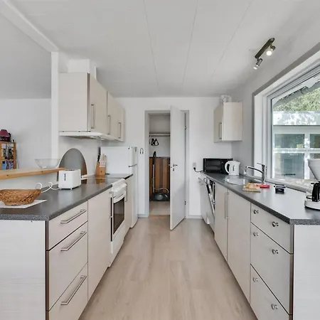 Prázdninový dům Sylvie - 1-5km From The Sea By Interhome