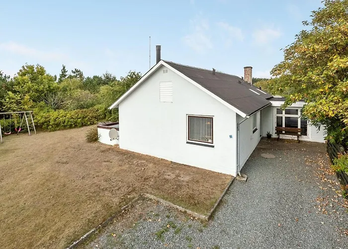 Sylvie - 1-5km From The Sea By Interhome